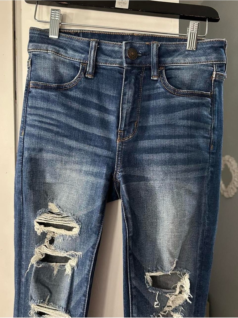 American Eagle Outfitters Women's Distressed Dark Blue Skinny Jeans